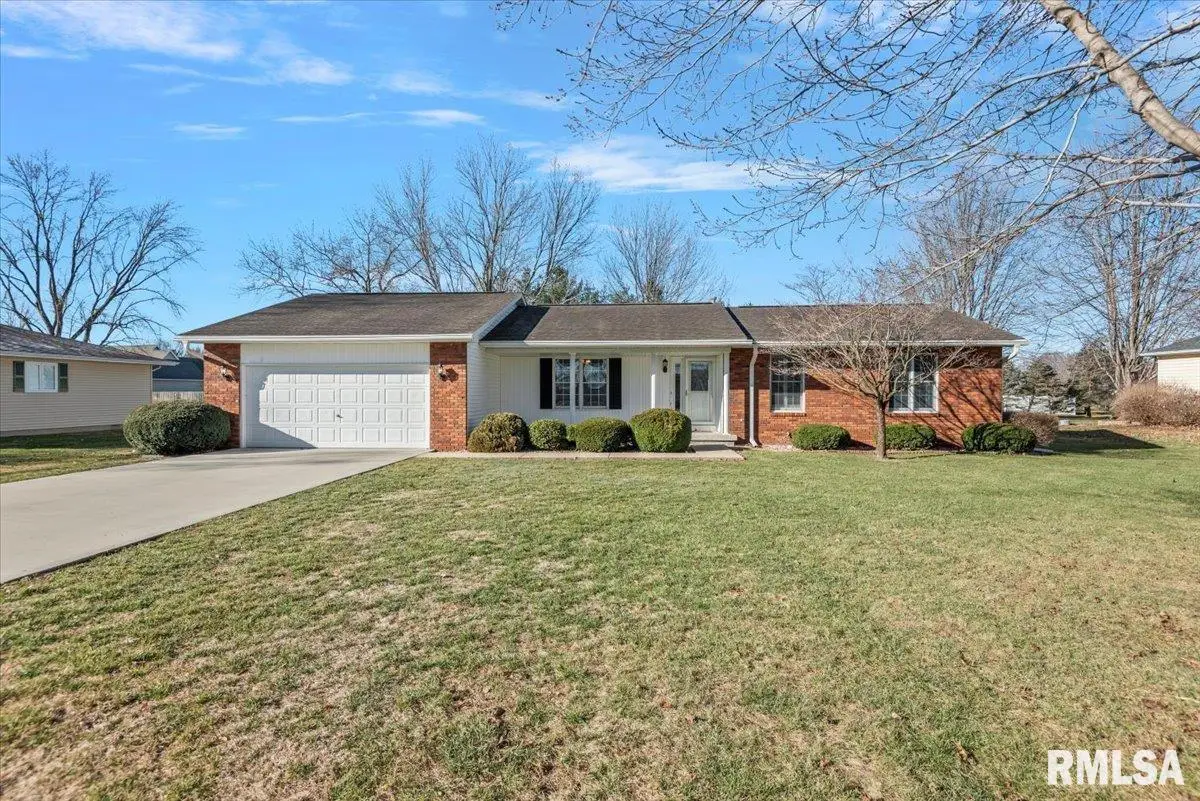 2417 E Lake Shore Drive, Taylorville, IL 62568 - Image #1