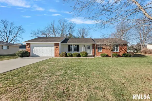 2417 E Lake Shore Drive, Taylorville, IL 62568