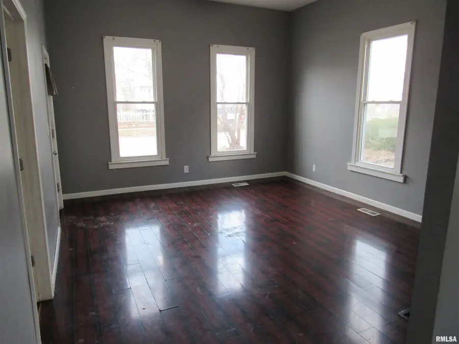 406 S East Street, Jacksonville, IL 62650 - Image #2