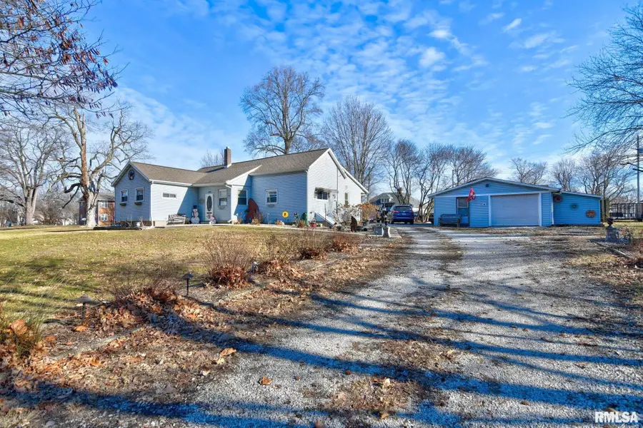 301 S Curtis Street, Edinburg, IL 62531 - Image #2