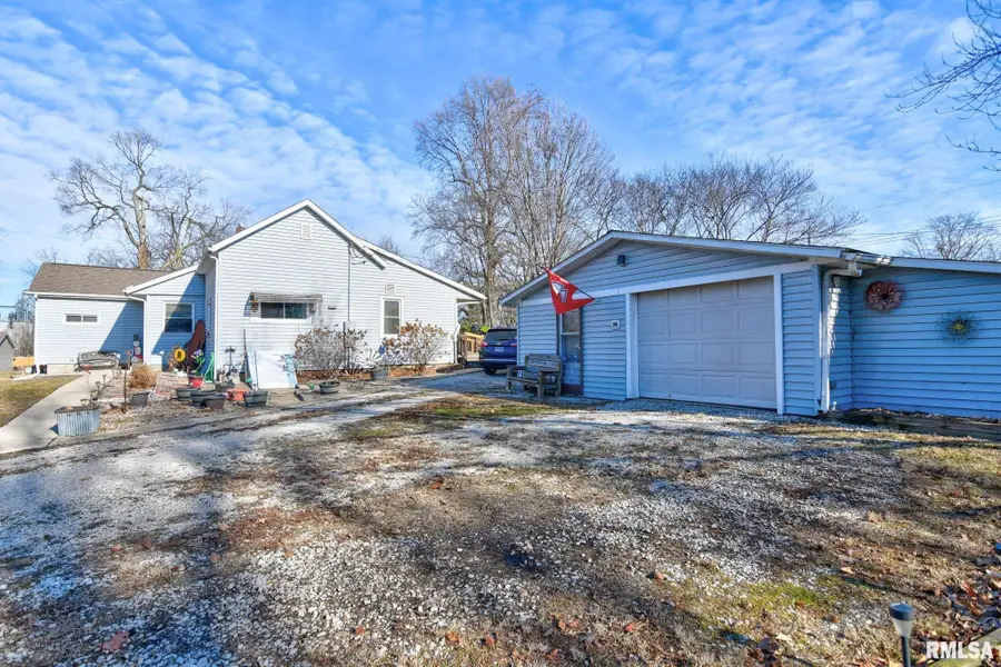 301 S Curtis Street, Edinburg, IL 62531 - Image #3