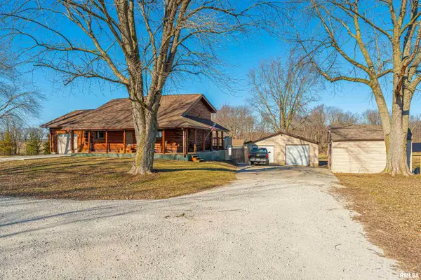 1955 E 2700 N Road, Blue Mound, IL 62513