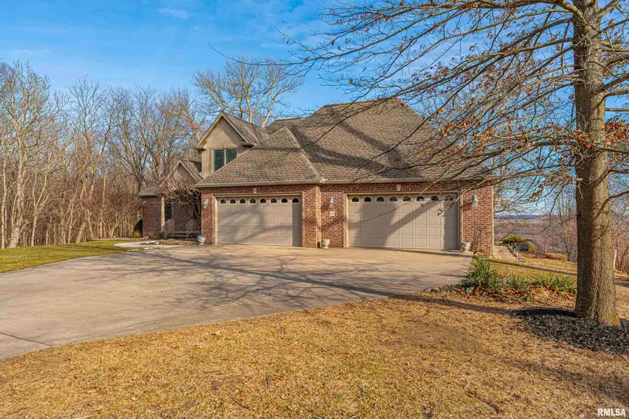 10 Governors Drive, Elkhart, IL 62634 - Image #2