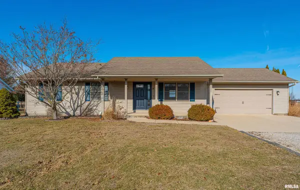 811 W Monroe Street, Athens, IL 62613