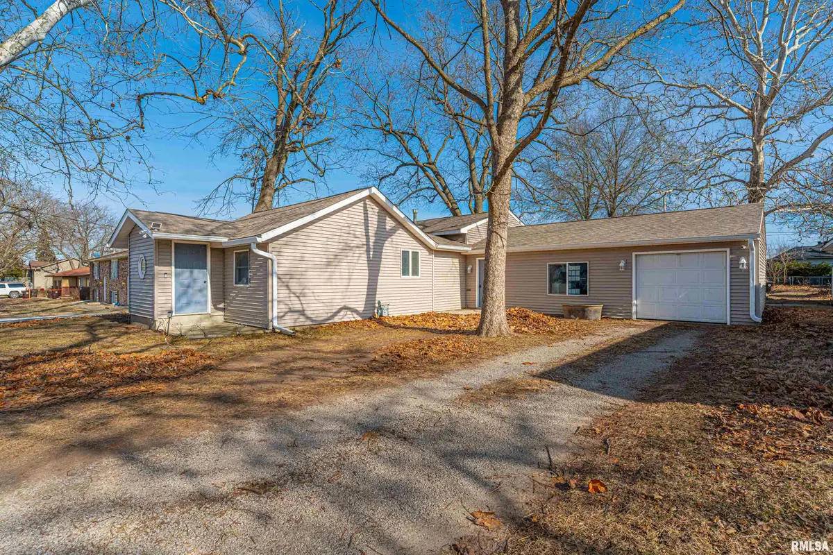 606 Oglesby Avenue, Lincoln, IL 62656 - Image #1