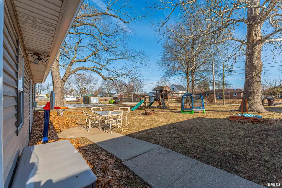 606 Oglesby Avenue, Lincoln, IL 62656 - Image #3