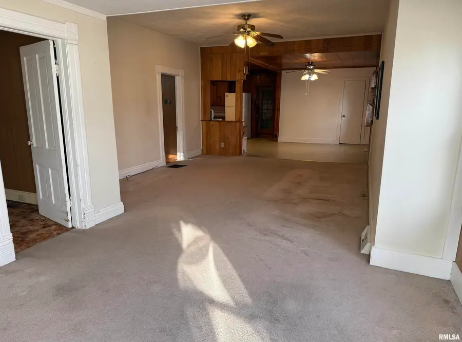 355 W Elm Street, Waverly, IL 62692 - Image #3