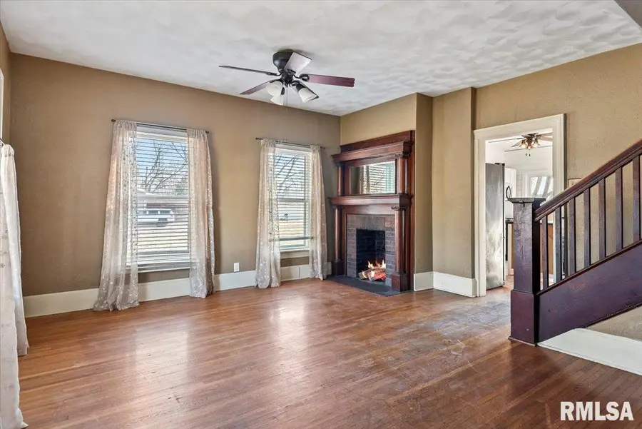 313 W Van Buren Street, Greenview, IL 62642 - Image #2