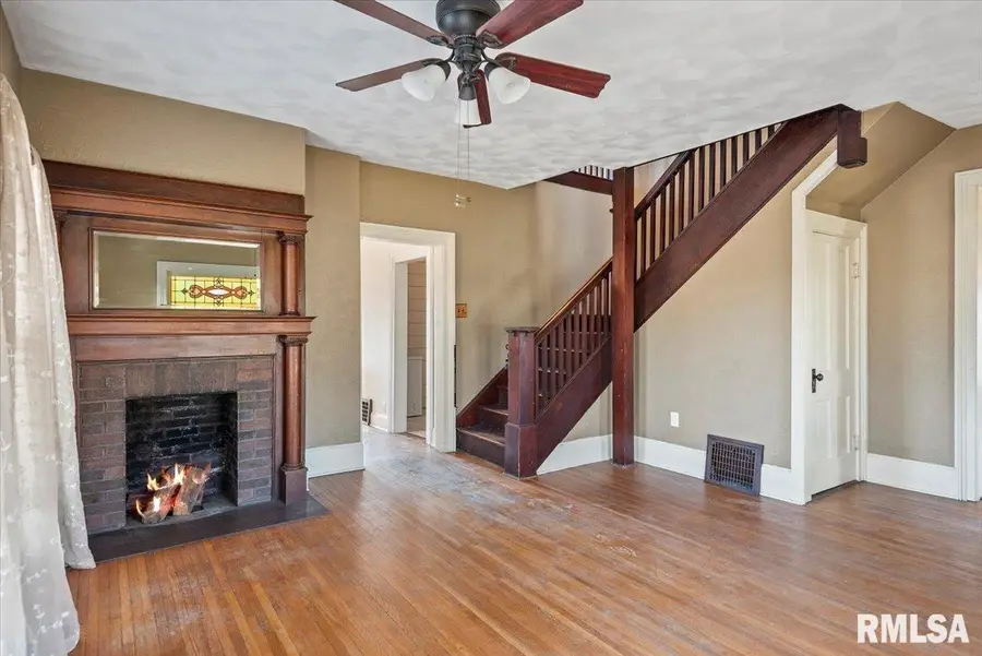 313 W Van Buren Street, Greenview, IL 62642 - Image #3