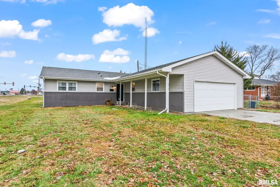 614 E Walnut Street, Chatham, IL 62629 - Image #2