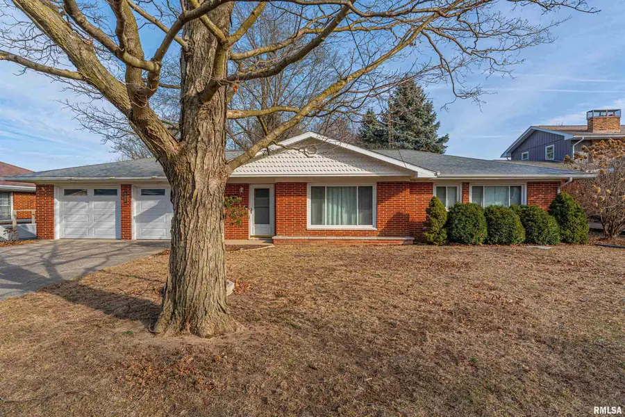 621 N Vine Street, Mount Pulaski, IL 62548 - Image #2