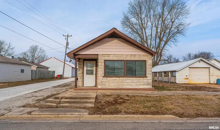 210 S Beason Street, Lincoln, IL 62656 - Image #2