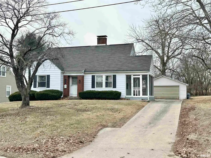 509 Woodland Place, Jacksonville, IL 62650 - Image #2