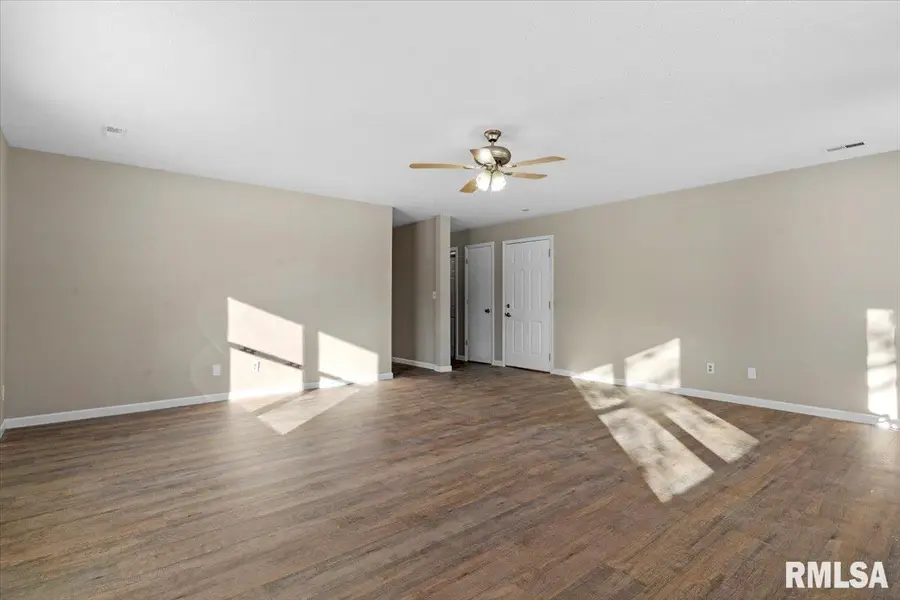 410 E Washington Street, Auburn, IL 62615 - Image #3