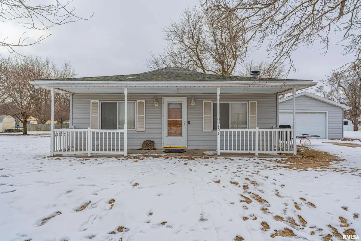 707 NE 1st Street, Atlanta, IL 61723 - Image #1