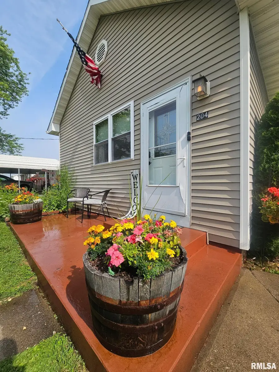204 W School Street, Camp Point, IL 62320 - #2
