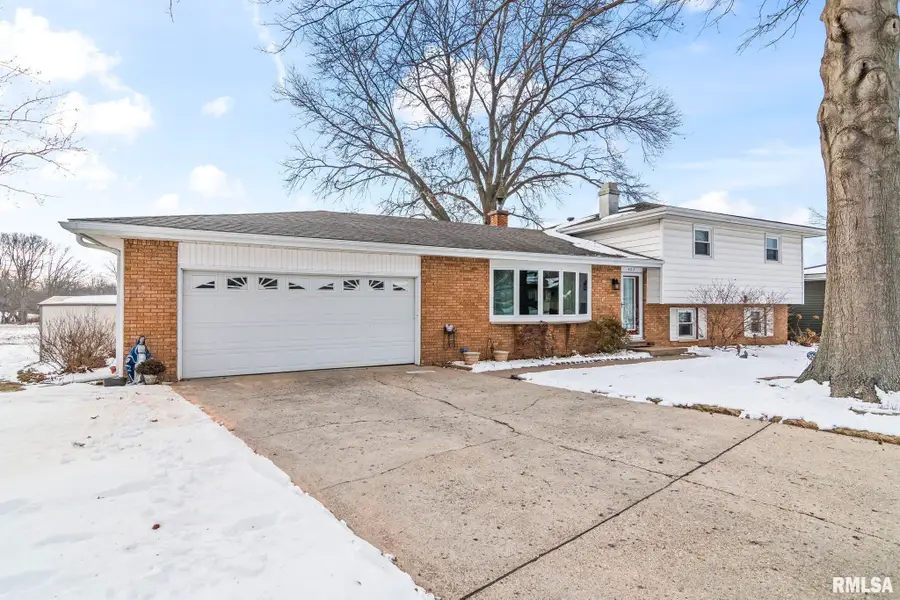 403 Rainbow Drive, Athens, IL 62613 - #3