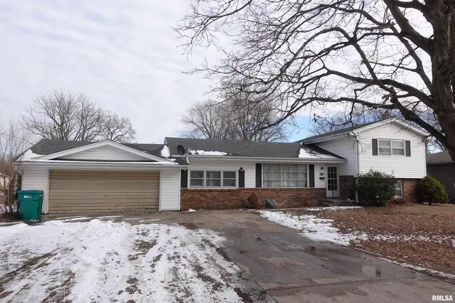 895 Pine Street, Galesburg, IL 61401 - #2