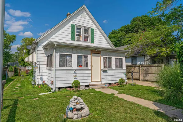 1214 Pekin Street, Lincoln, IL 62656