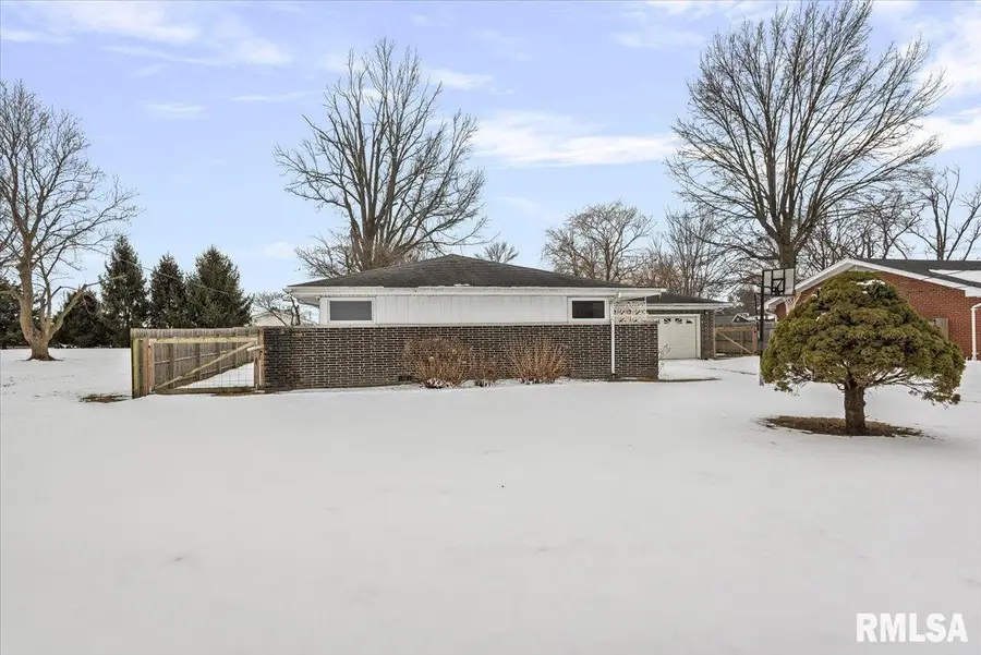 721 E Gibson Street, New Berlin, IL 62670 - #2