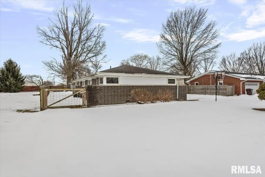 721 E Gibson Street, New Berlin, IL 62670 - #3