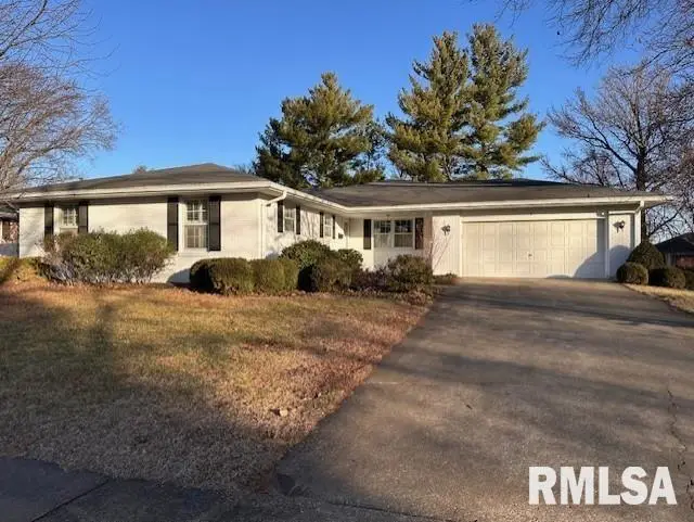 6 Ivywood Drive, Jacksonville, IL 62650 - #1