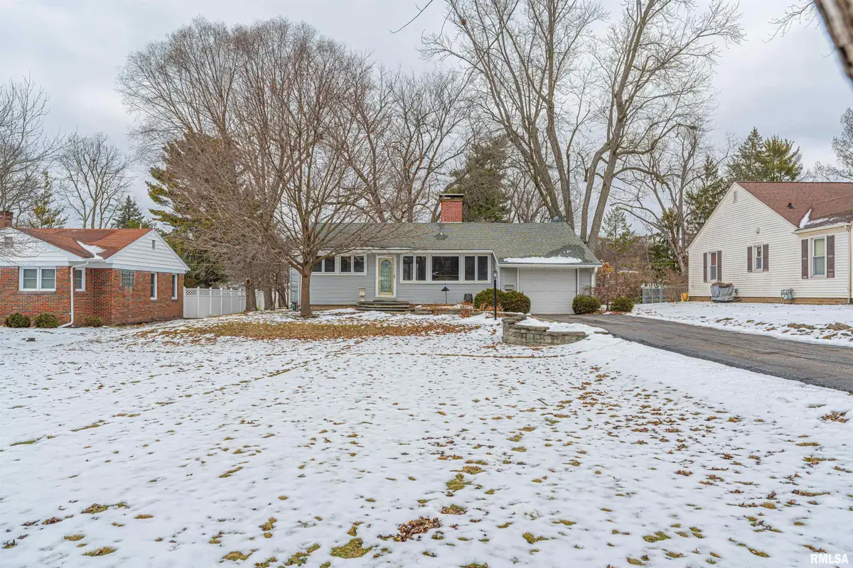 208 11th Street, Lincoln, IL 62656 - #1