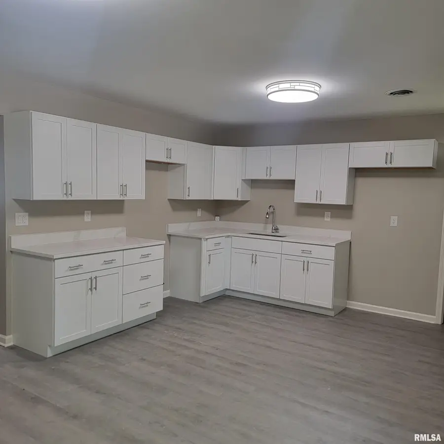 725 Spruce Street, Springfield, IL 62704 - #3