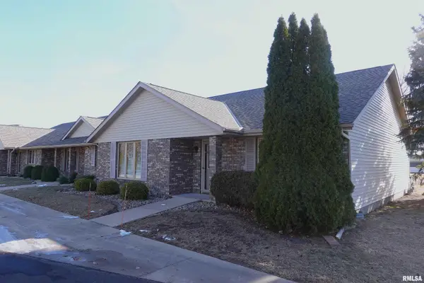 1090 Pine Tree Lane, Galesburg, IL 61401