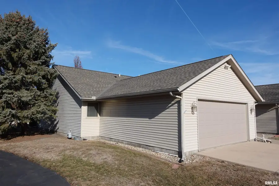1090 Pine Tree Lane, Galesburg, IL 61401 - #3