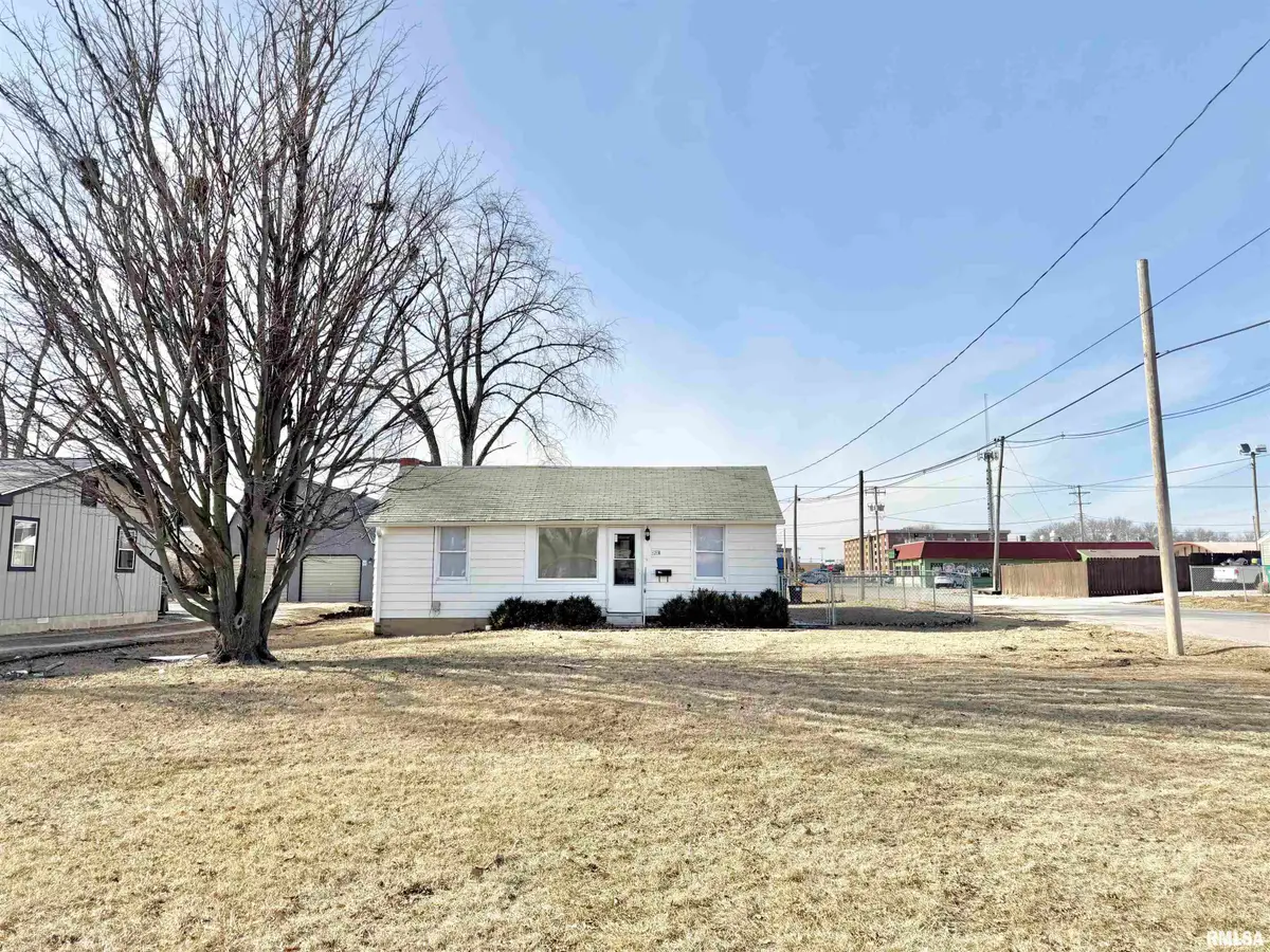 1314 Monroe Street, Galesburg, IL 61401 - #1