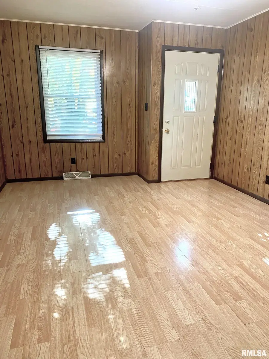 502 Williamette Avenue, Lincoln, IL 62656 - #2