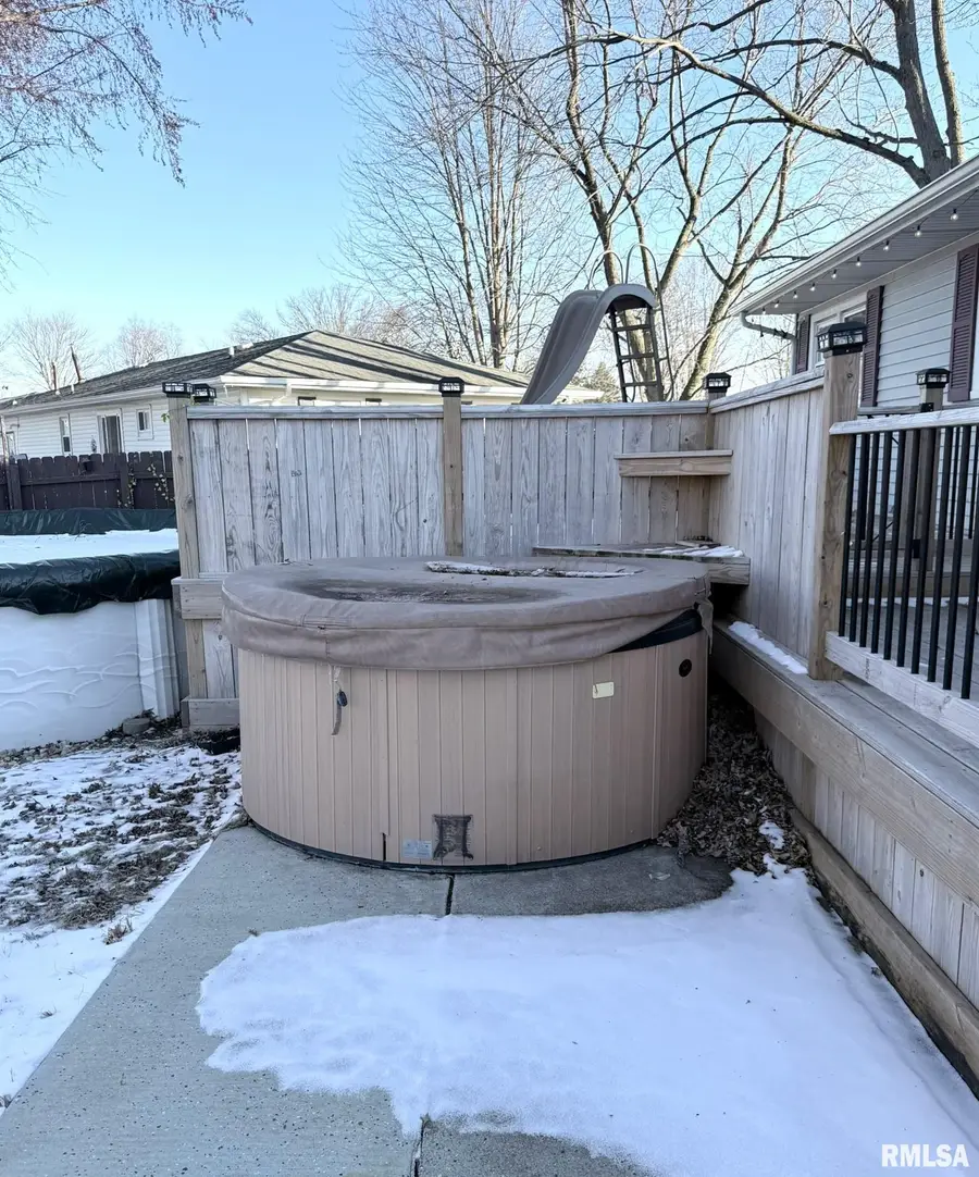 905 W Palmer Street, Abingdon, IL 61410 - #3