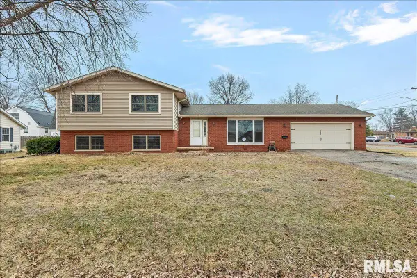 900 N 2nd Street, Riverton, IL 62561