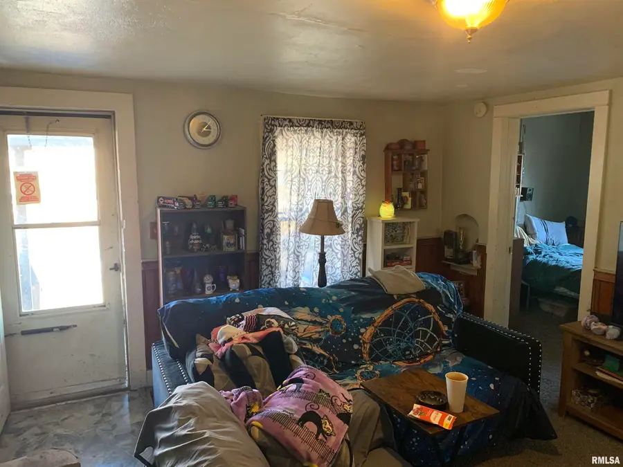 401 W 3rd Avenue, Monmouth, IL 61462 - #2