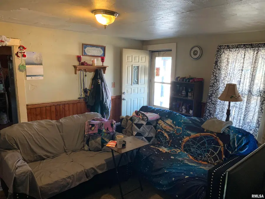 401 W 3rd Avenue, Monmouth, IL 61462 - #3