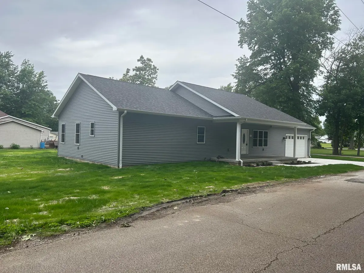 907 N Snodgrass Street, Taylorville, IL 62568 - #1