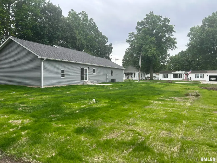 907 N Snodgrass Street, Taylorville, IL 62568 - #2