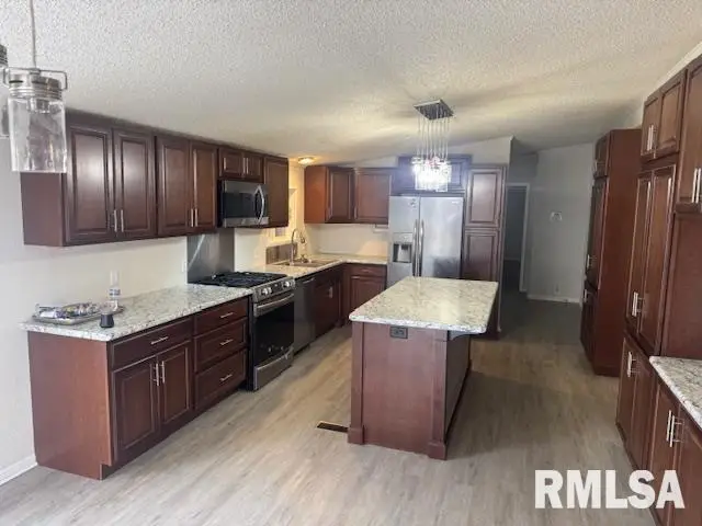 2208 Rancho Boulevard, Quincy, IL 62305 - #2