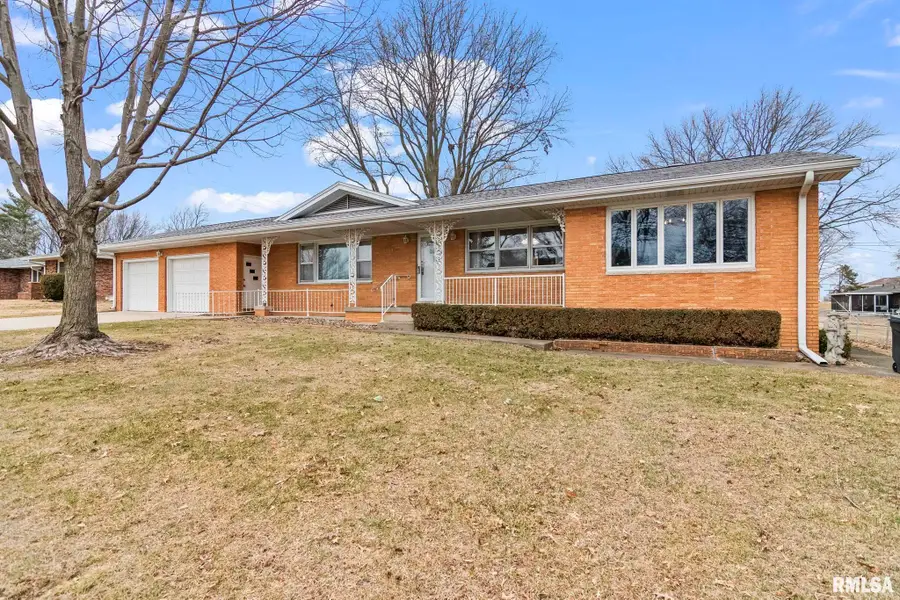 13 Knollwood Drive, Sherman, IL 62684 - #2