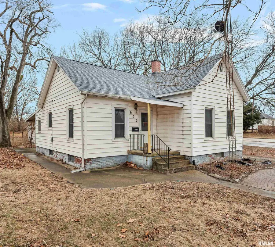 630 W Maple Avenue, Springfield, IL 62702 - #2