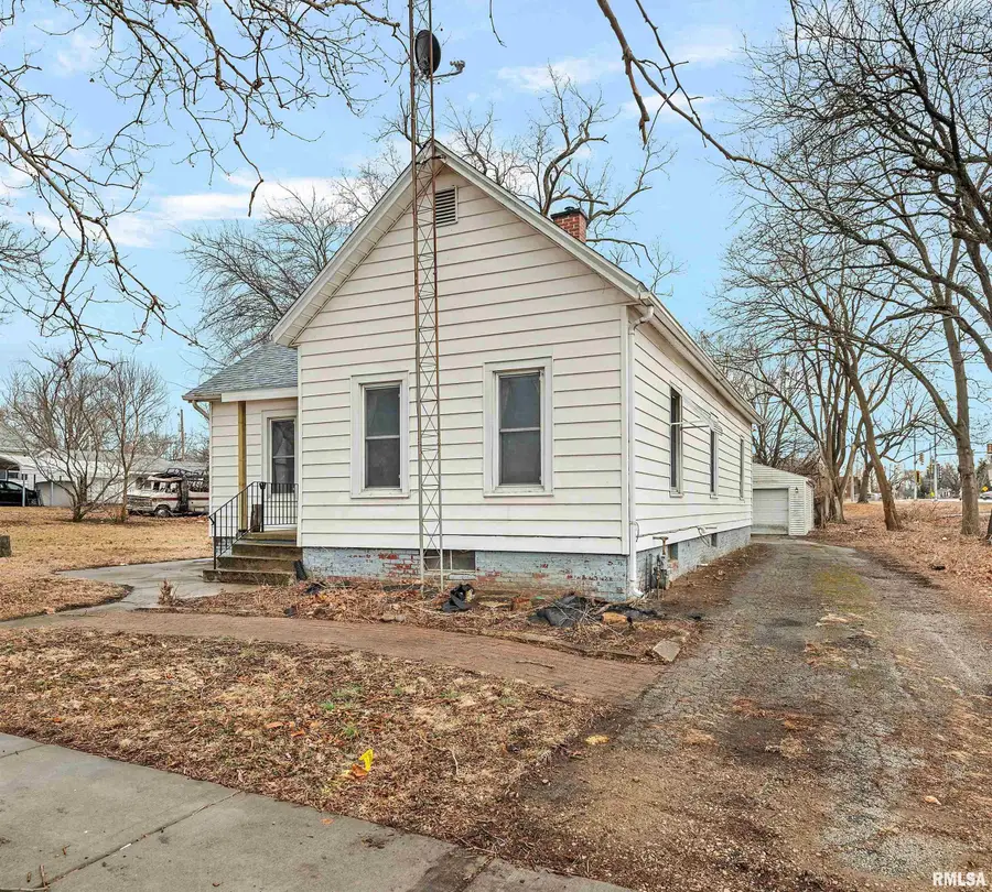 630 W Maple Avenue, Springfield, IL 62702 - #3