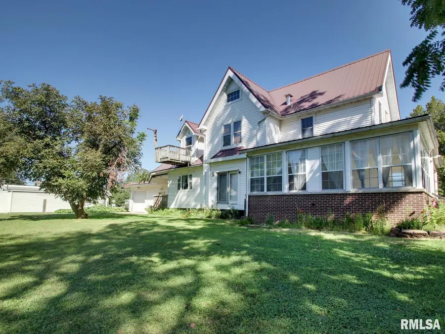 41 N Washington Street, Carthage, IL 62321 - #2