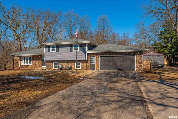 9830 Oakwood Lane, Petersburg, IL 62675