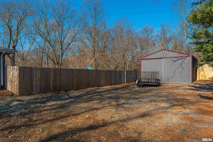 9830 Oakwood Lane, Petersburg, IL 62675 - #2