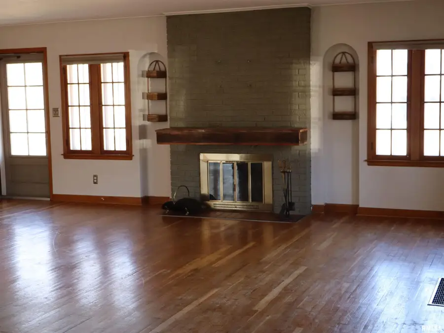 145 Woodlawn Road, Quincy, IL 62301 - #3