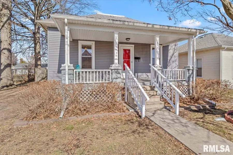 819 W Franklin Street, Taylorville, IL 62568 - #3