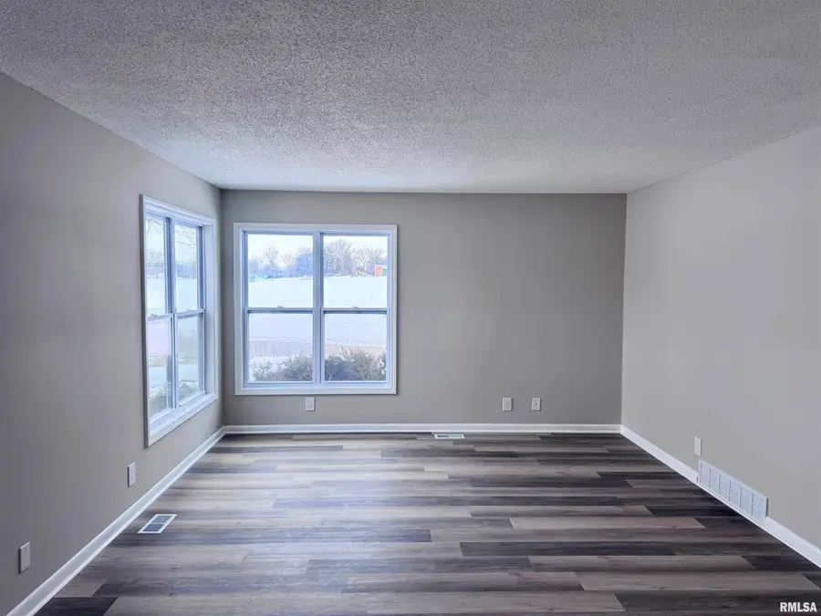 3050 E Fulton Avenue, Decatur, IL 62521 - #2