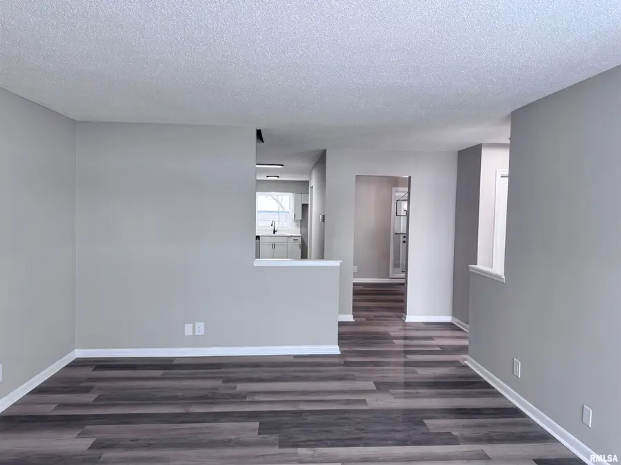 3050 E Fulton Avenue, Decatur, IL 62521 - #3