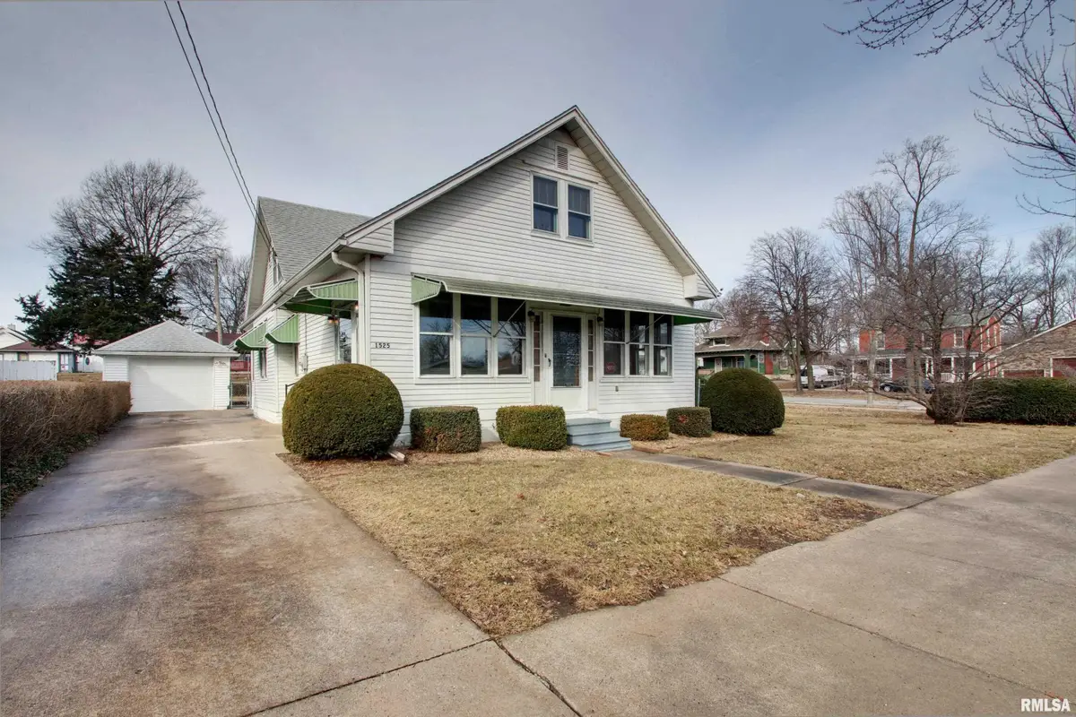 1525 N 7th Street, Quincy, IL 62301 - #1